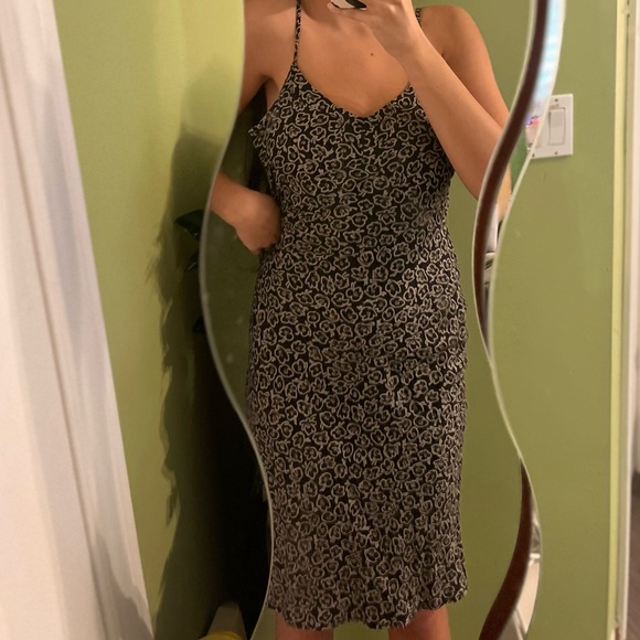 Black print midi dress. - Picture 3 of 3